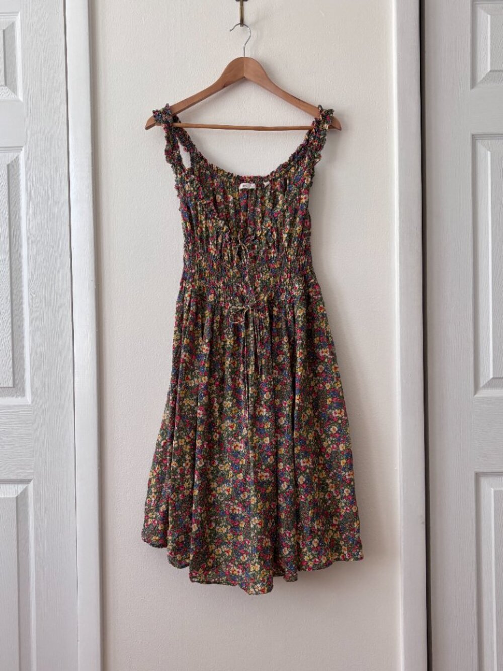 Dôen Emmaretta Shirred Floral Dress in Jardin Du Chateau - Picture 2 of 7